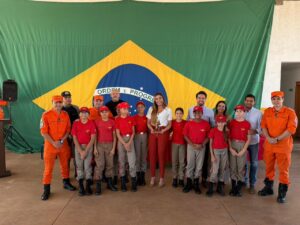 RECURSO DE R$600 MIL GARANTE NOVO MICRO-ÔNIBUS PARA O PROGRAMA BOMBEIRO MIRIM EM VALPARAÍSO