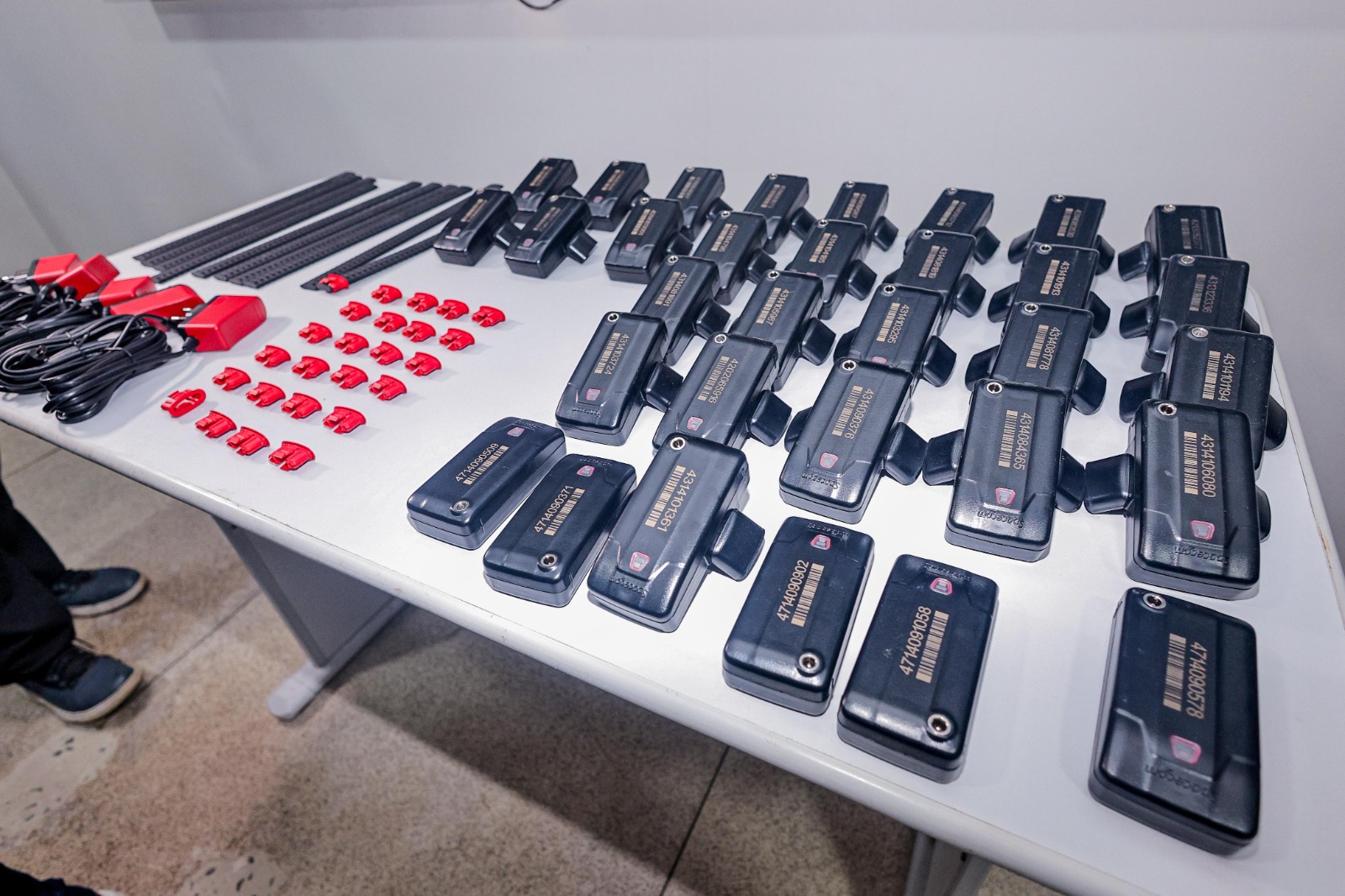 Em Goiás, agressores de mulheres vão ter que pagar pelo uso da tornozeleira eletrônica, anuncia Daniel Vilela