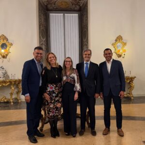 Luxo, viagem internacional, familiares e cobranças populares: agenda da deputada federal Lêda Borges repercute negativamente em Goiás
